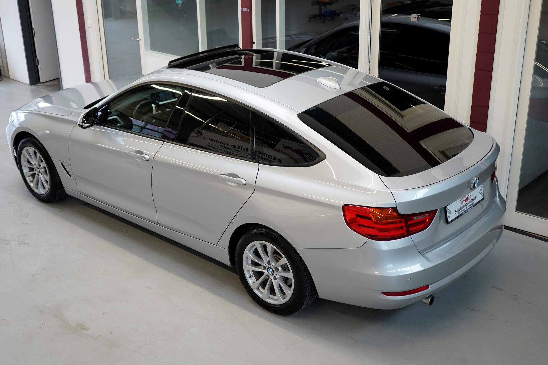 BMW 320d GT xDrive Luxury Line Steptronic-image-4