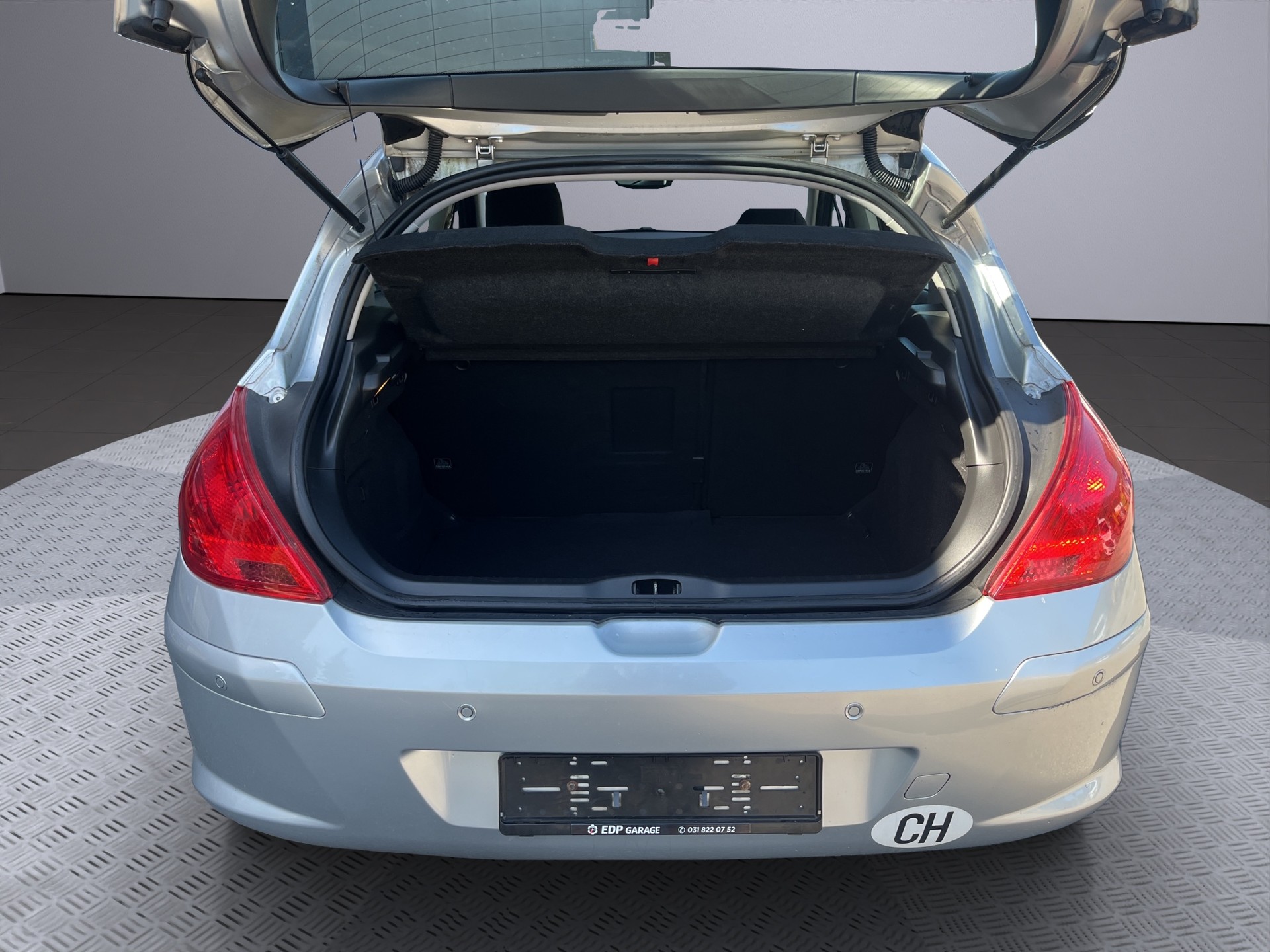 PEUGEOT 308 1.6 16V VTI Sport Automatic-image-16