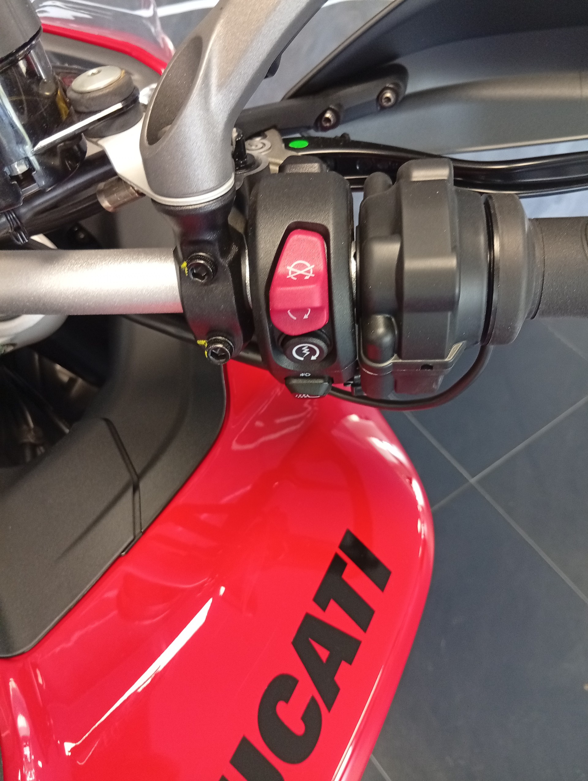 DUCATI MULTISTRADA V2 S-image-10