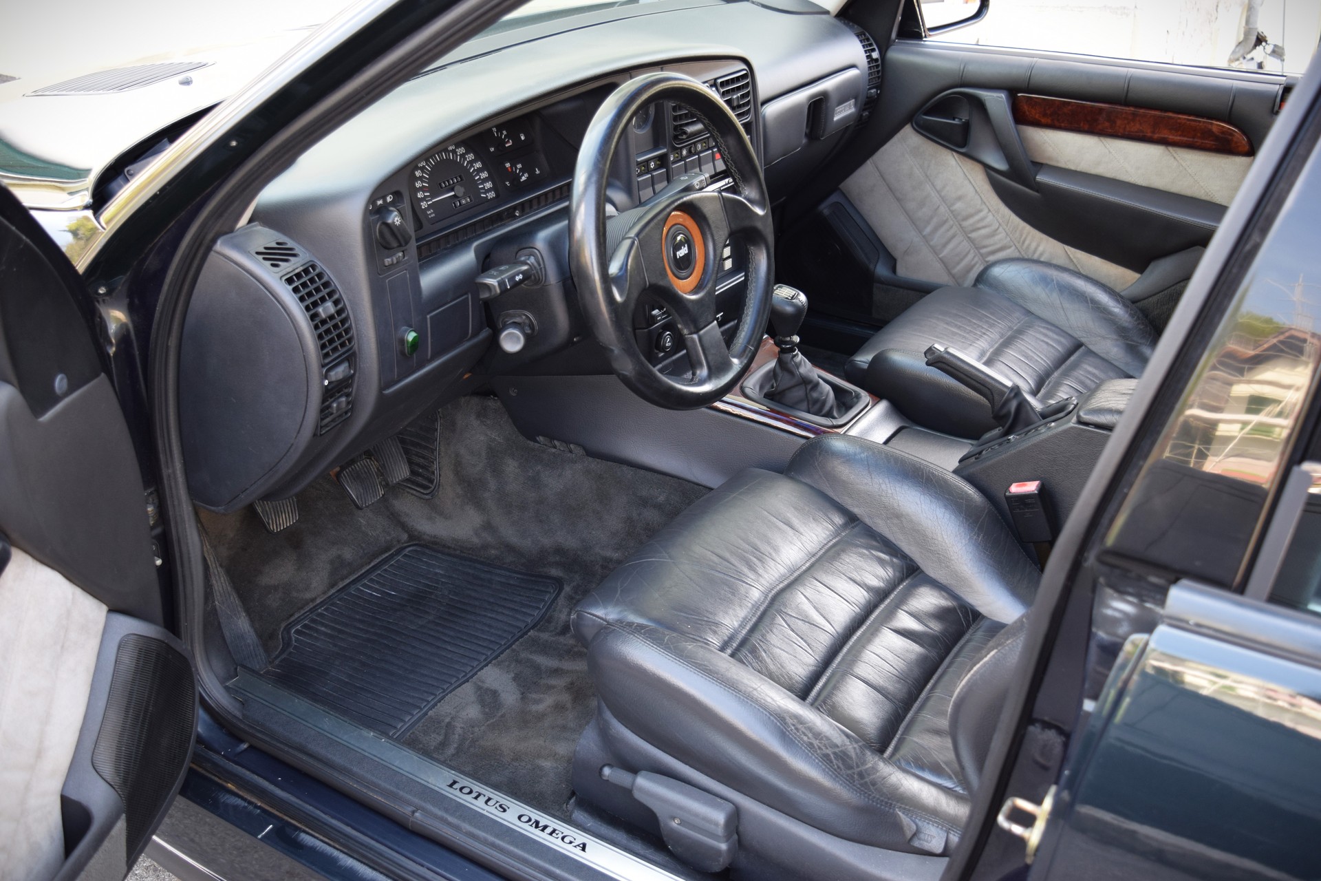 LOTUS Omega 3.6 Bi-Turbo Carlton-image-11