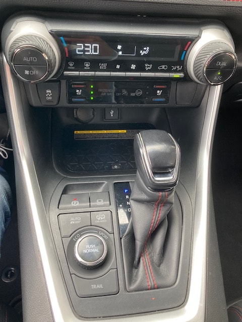 TOYOTA RAV-4 2.5 PHEV Platinum e-CVT 4WD-image-12