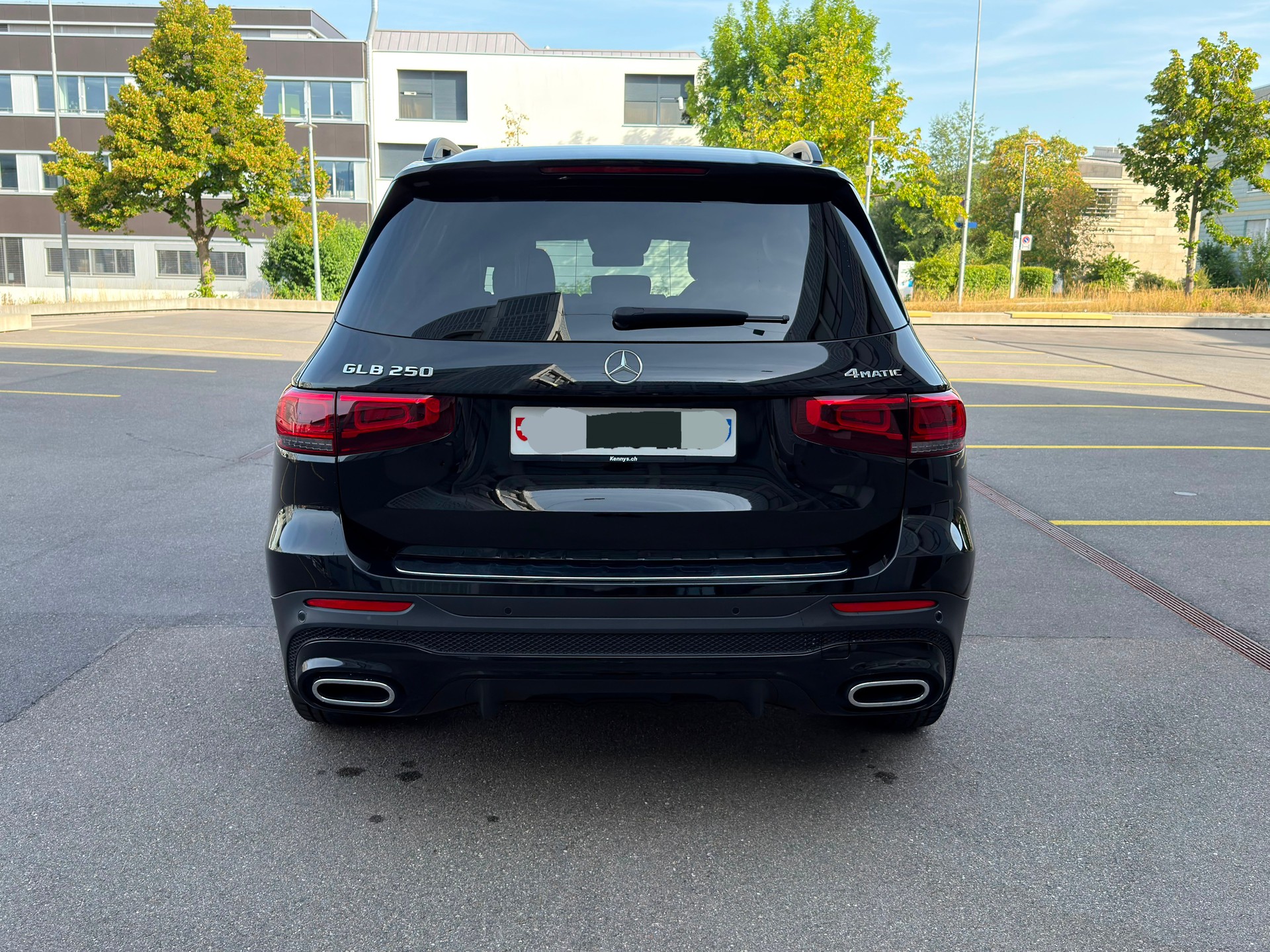 MERCEDES-BENZ GLB 250 AMG Line 4matic-image-4