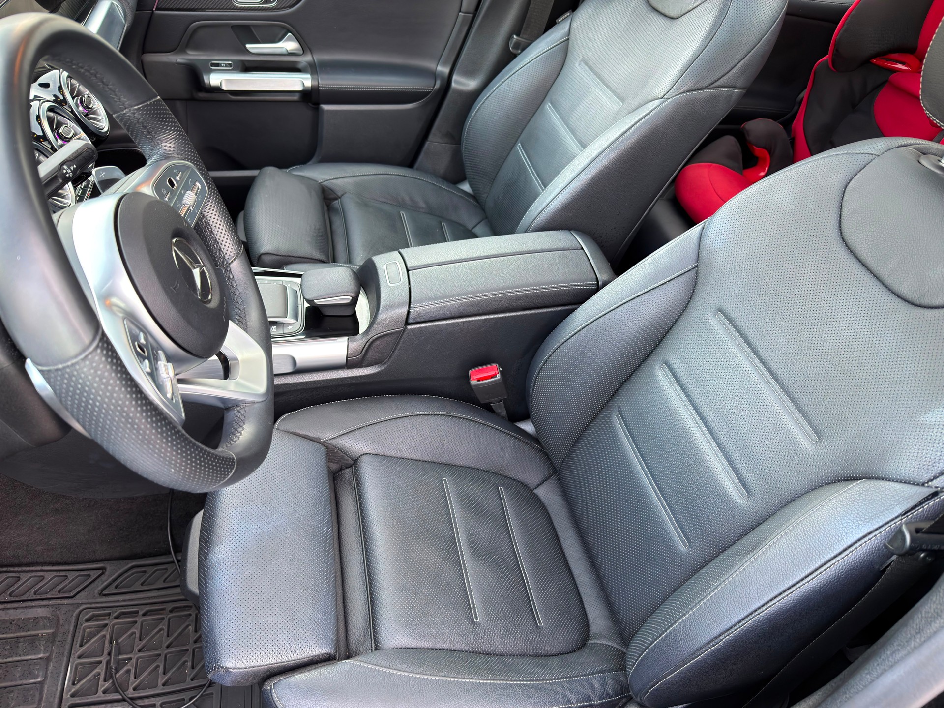 MERCEDES-BENZ GLB 250 AMG Line 4matic-image-11