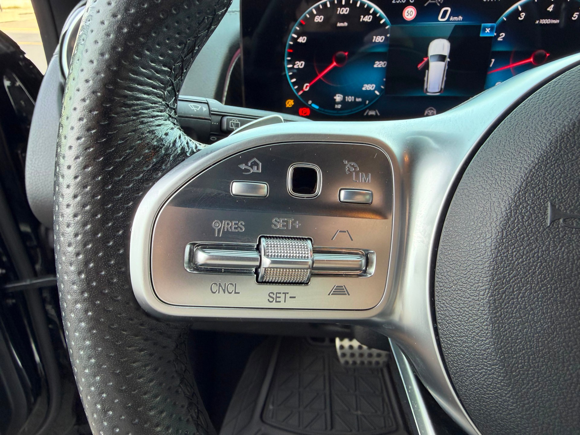 MERCEDES-BENZ GLB 250 AMG Line 4matic-image-15
