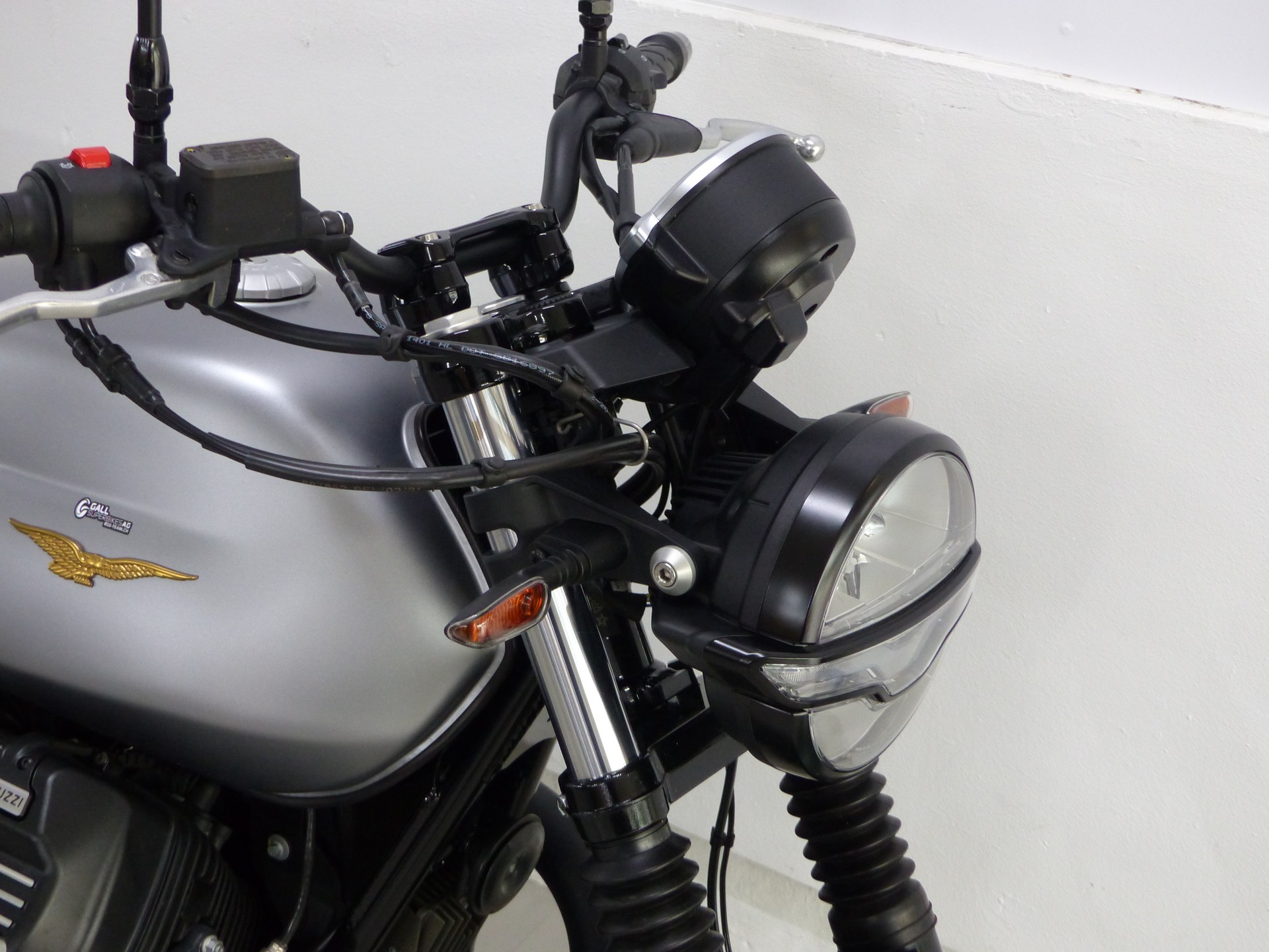 MOTO GUZZI V7 IV 850 Stone 100TH Centenario mit Zubehör-image-8