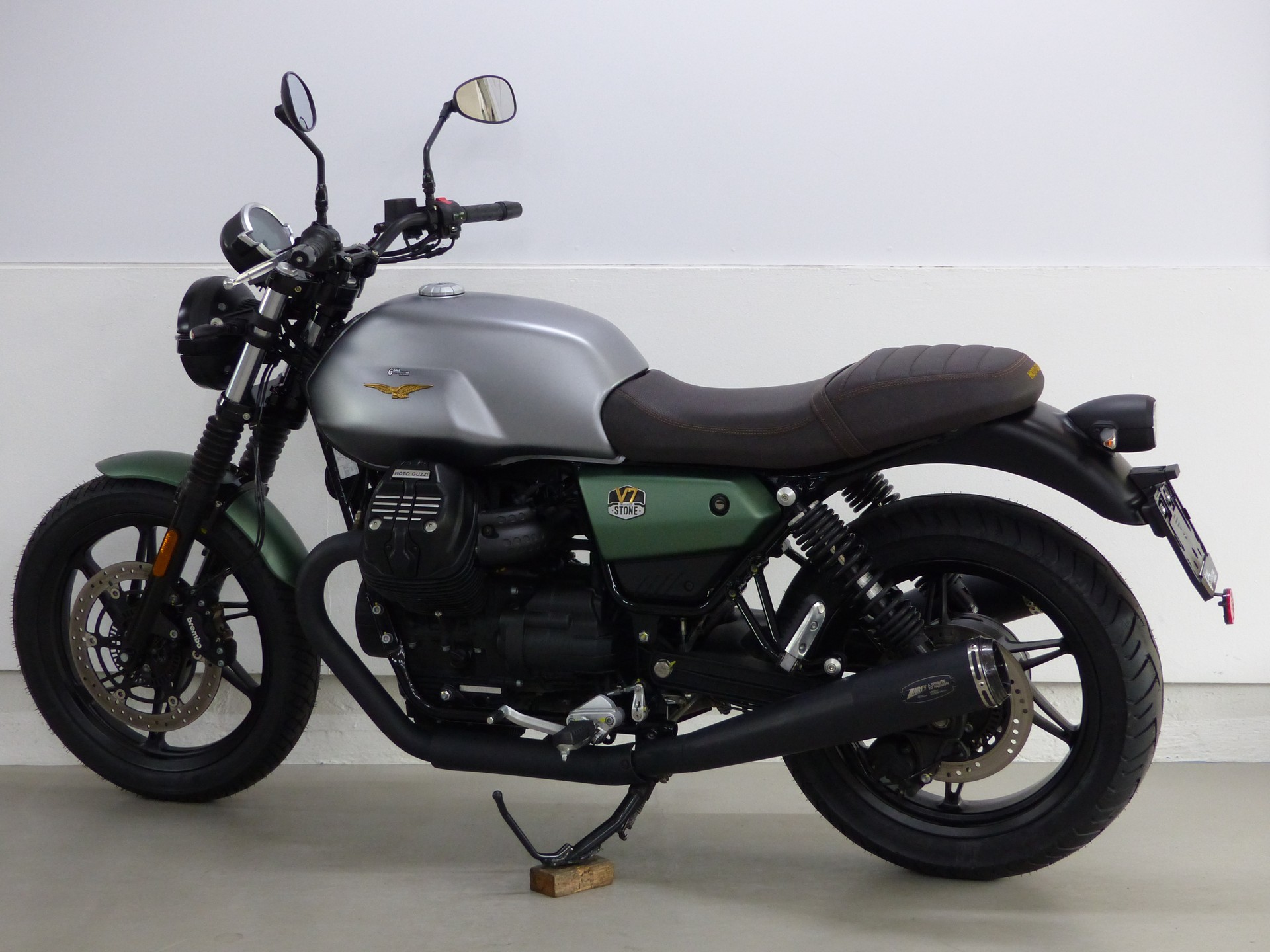 MOTO GUZZI V7 IV 850 Stone 100TH Centenario mit Zubehör-image-3
