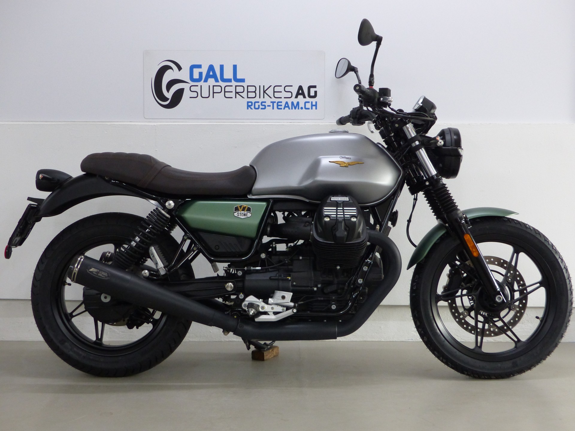 MOTO GUZZI V7 IV 850 Stone 100TH Centenario mit Zubehör-image-0