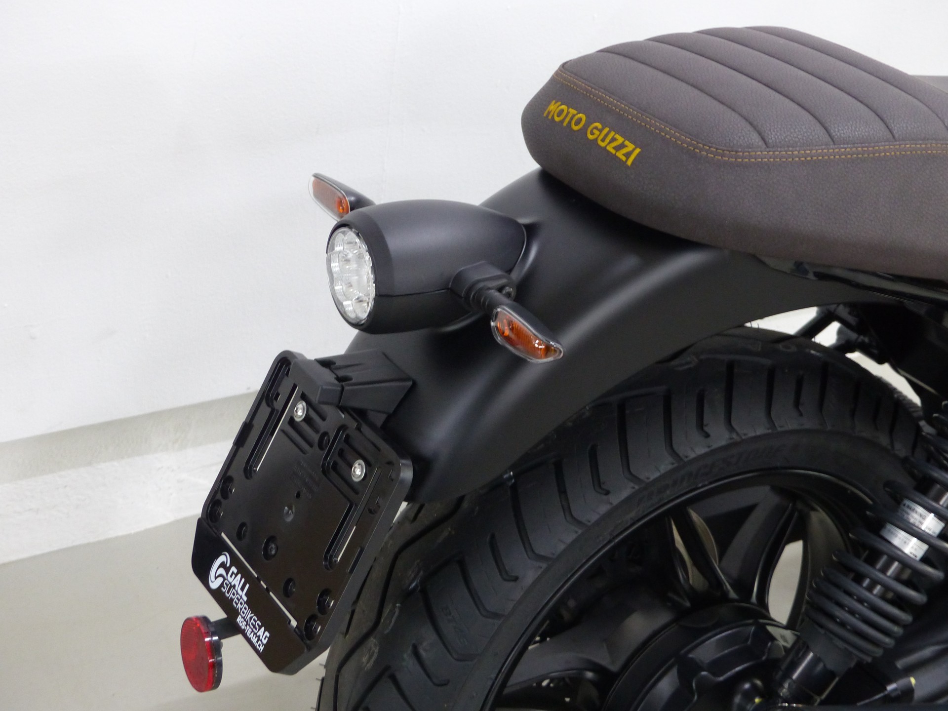 MOTO GUZZI V7 IV 850 Stone 100TH Centenario mit Zubehör-image-4