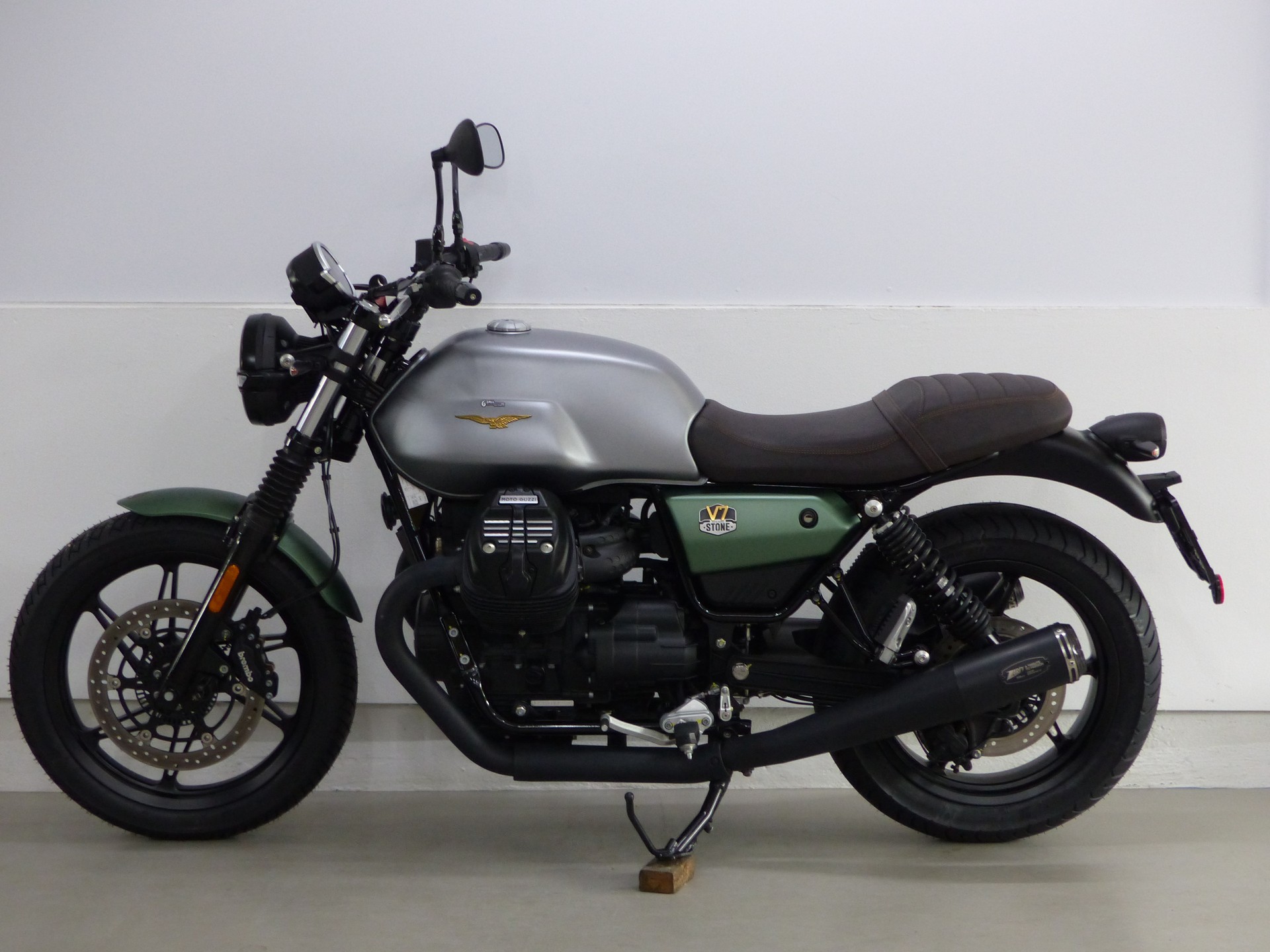MOTO GUZZI V7 IV 850 Stone 100TH Centenario mit Zubehör-image-2