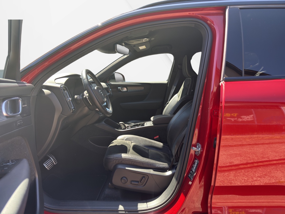 VOLVO XC40 D4 AWD R-Design Geartronic-image-8
