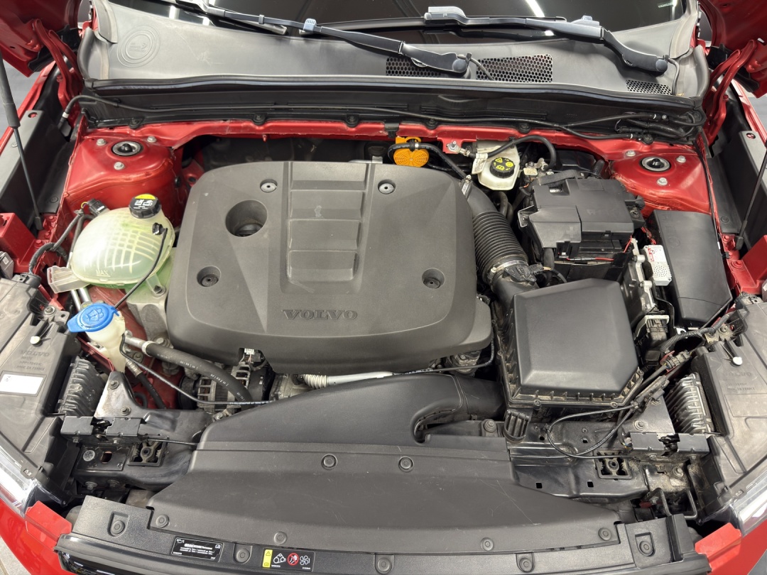 VOLVO XC40 D4 AWD R-Design Geartronic-image-15