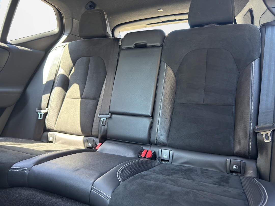 VOLVO XC40 D4 AWD R-Design Geartronic-image-10