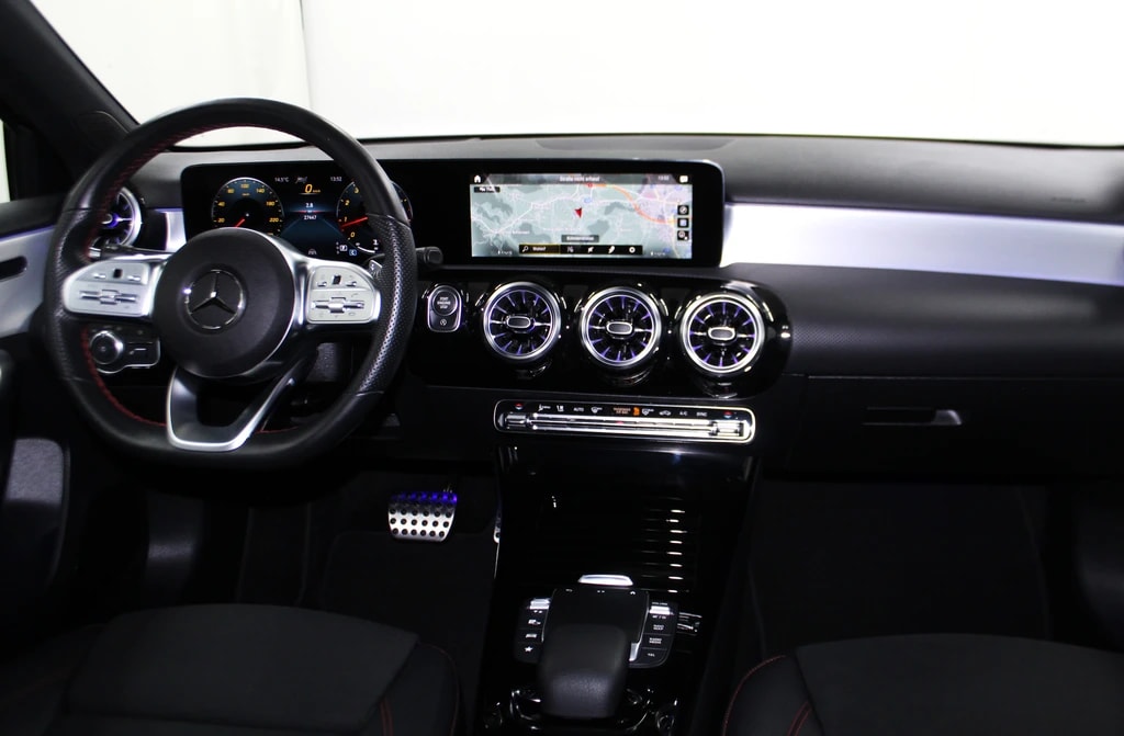 MERCEDES-BENZ A 250 4Matic AMG Line 4Matic 7G-DCT Sport- Paket Black / CH-Fahrzeug-image-12