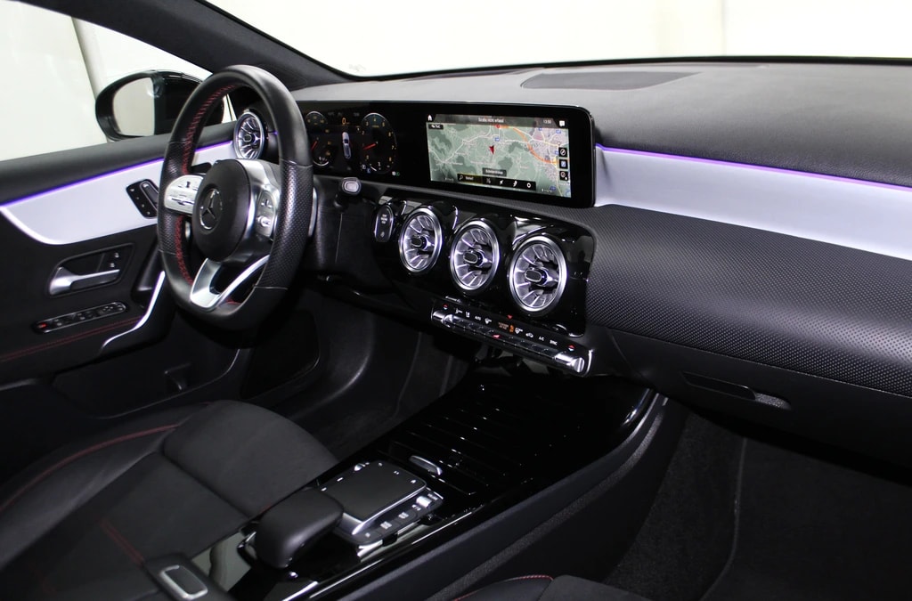 MERCEDES-BENZ A 250 4Matic AMG Line 4Matic 7G-DCT Sport- Paket Black / CH-Fahrzeug-image-11