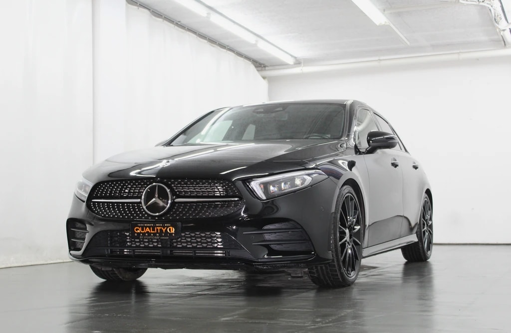 MERCEDES-BENZ A 250 4Matic AMG Line 4Matic 7G-DCT Sport- Paket Black / CH-Fahrzeug-showroom-element-3