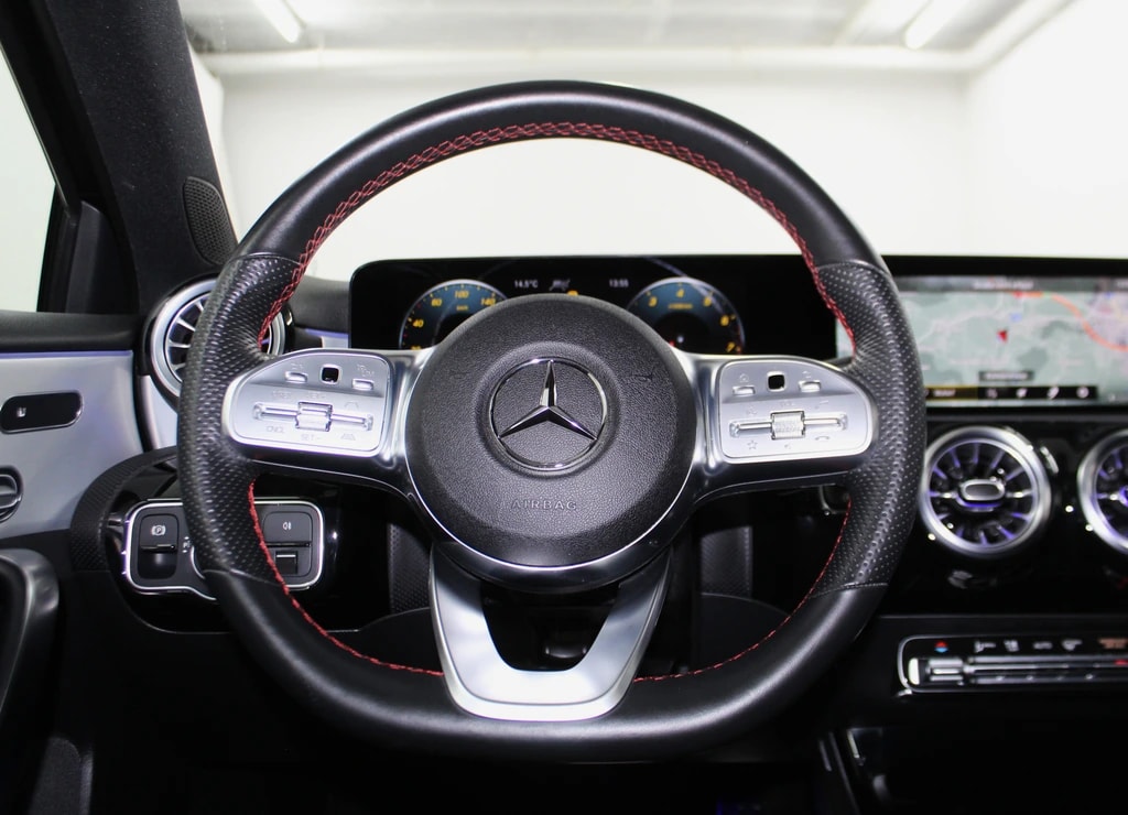 MERCEDES-BENZ A 250 4Matic AMG Line 4Matic 7G-DCT Sport- Paket Black / CH-Fahrzeug-image-13