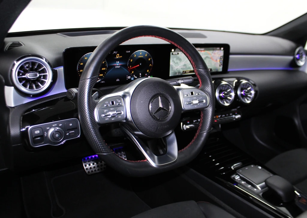 MERCEDES-BENZ A 250 4Matic AMG Line 4Matic 7G-DCT Sport- Paket Black / CH-Fahrzeug-image-10