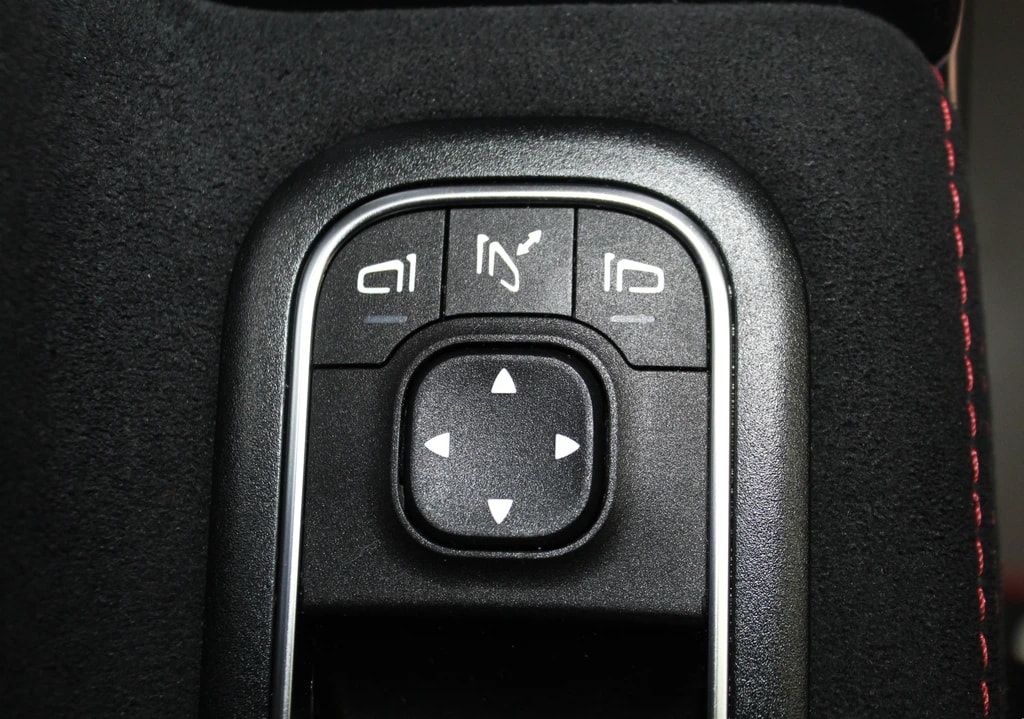 MERCEDES-BENZ A 250 4Matic AMG Line 4Matic 7G-DCT Sport- Paket Black / CH-Fahrzeug-image-17