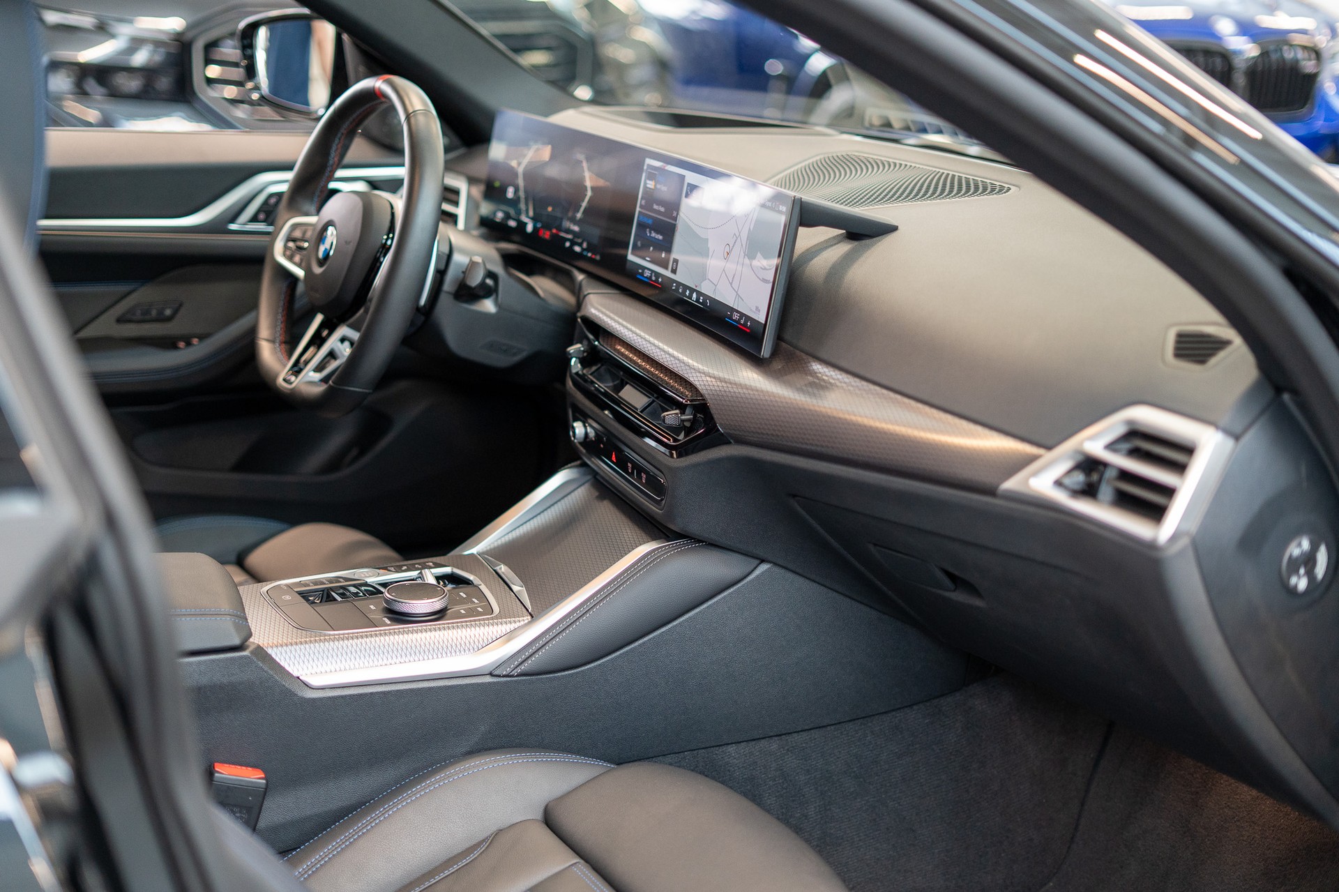 BMW M440i xDrive Gran Coupé M Sport Pro / LCI / Glasdach / 360°Kamera / HeadUp-image-14