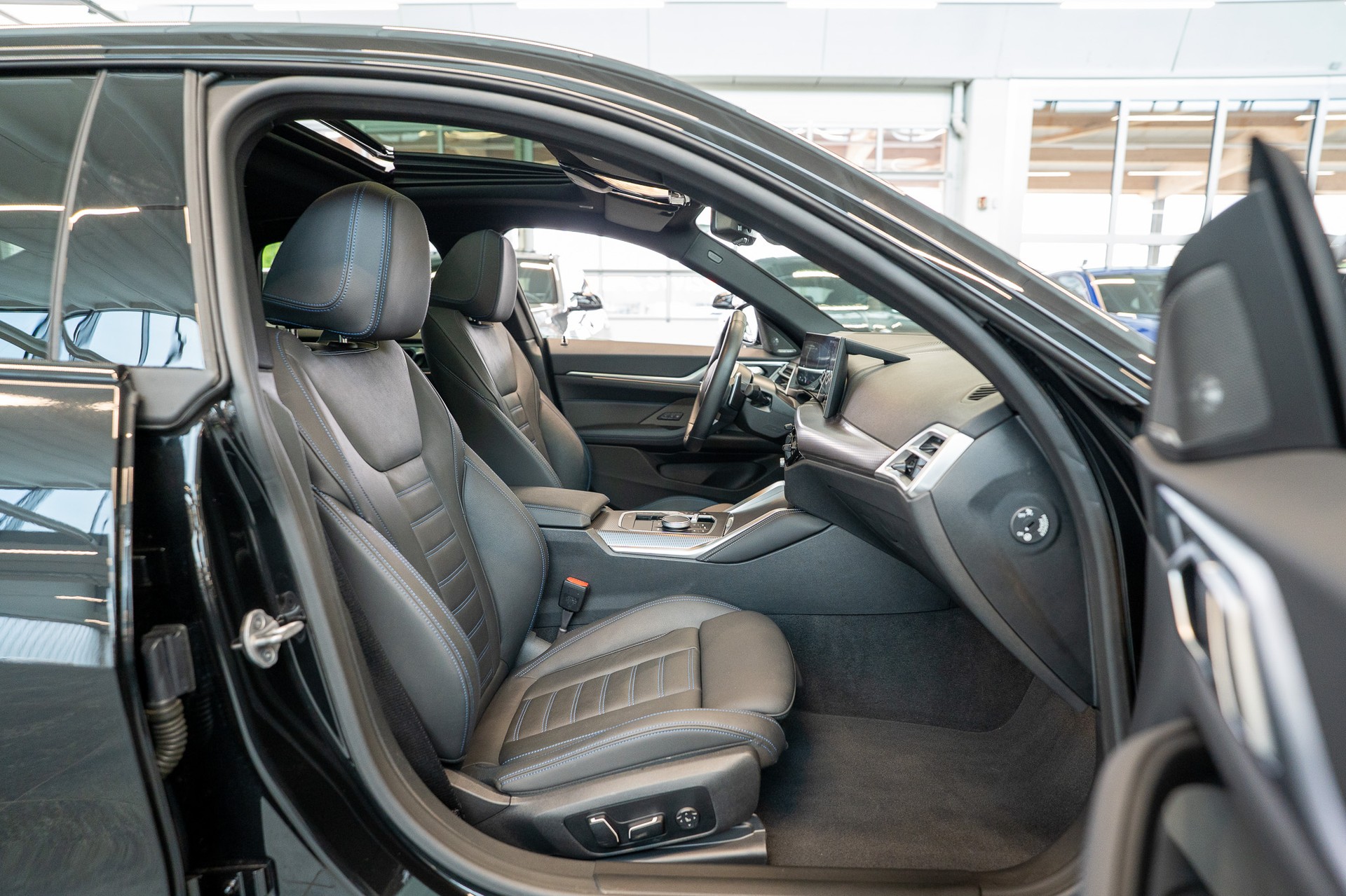 BMW M440i xDrive Gran Coupé M Sport Pro / LCI / Glasdach / 360°Kamera / HeadUp-image-13