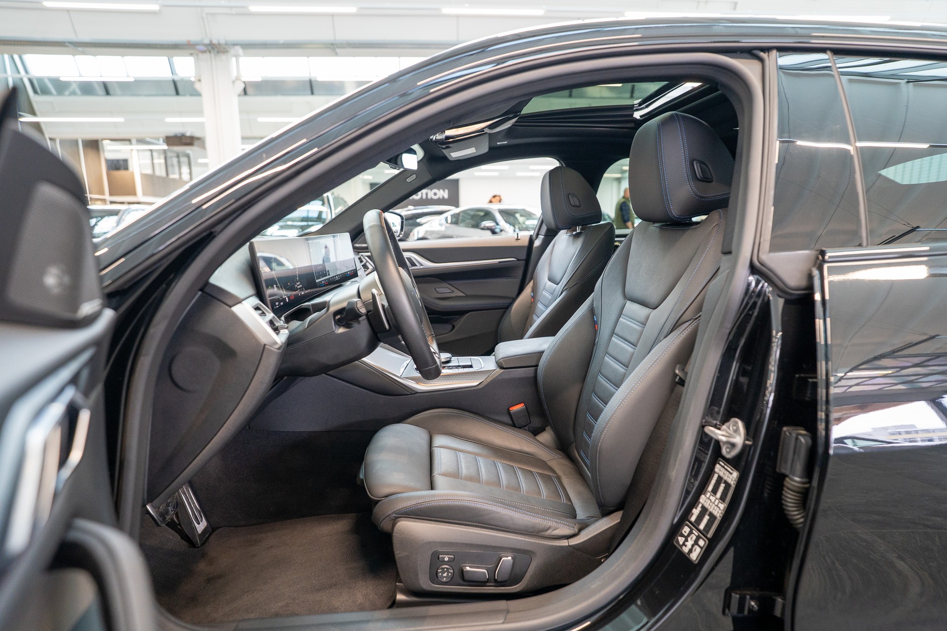 BMW M440i xDrive Gran Coupé M Sport Pro / LCI / Glasdach / 360°Kamera / HeadUp-image-7