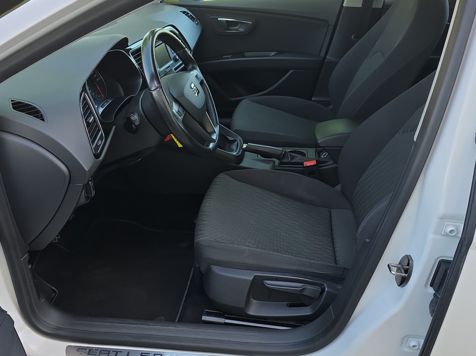 SEAT Leon ST 1.2 TSI Style-image-8