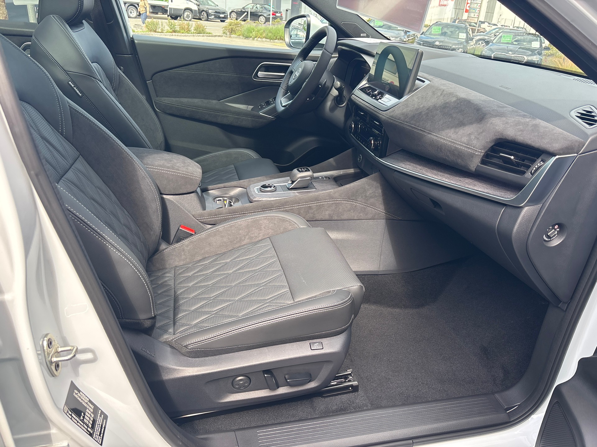 NISSAN Qashqai 1.3 DIG-T MHEV Tekna+ Xtronic 4x4-image-13