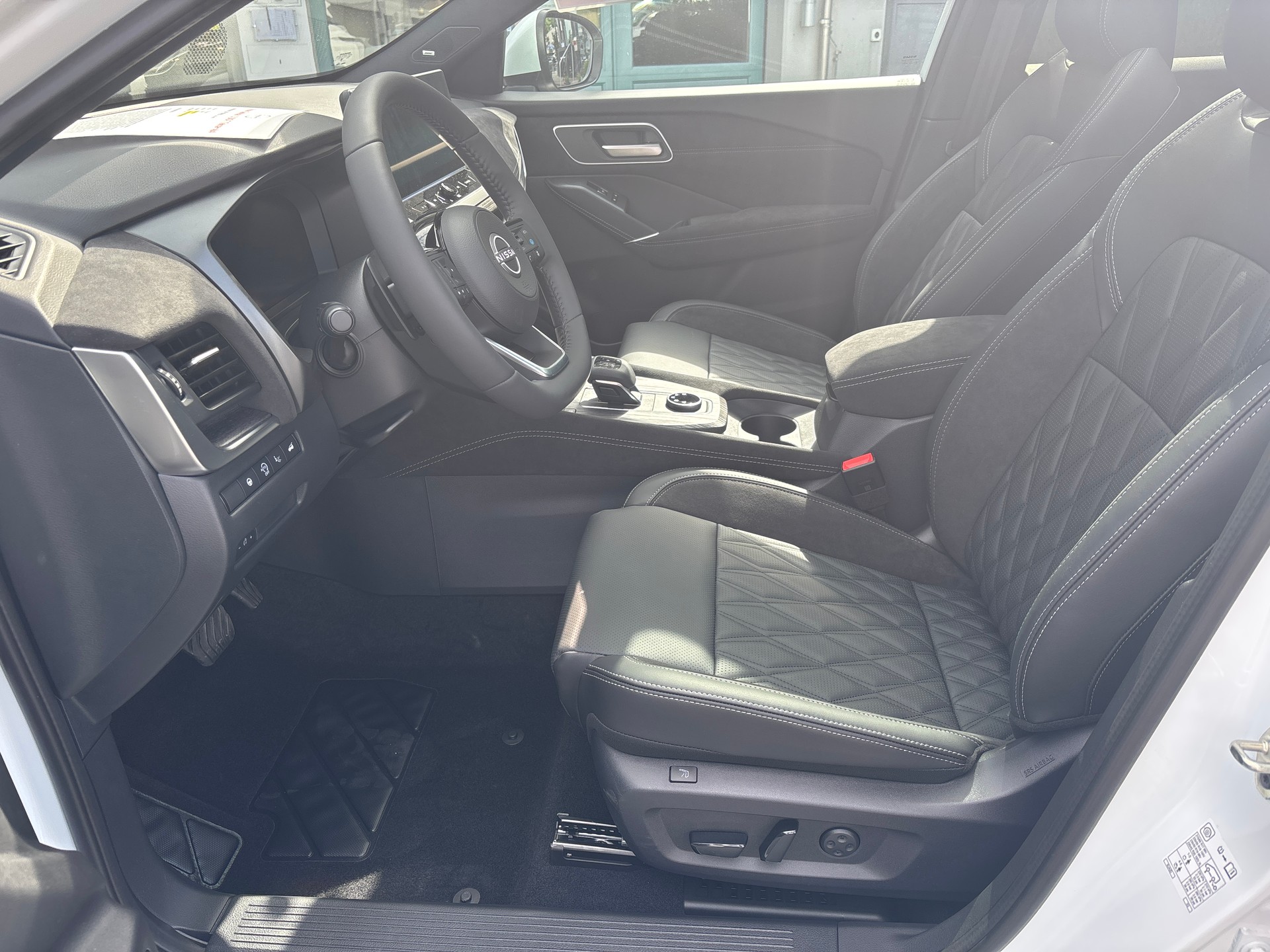 NISSAN Qashqai 1.3 DIG-T MHEV Tekna+ Xtronic 4x4-image-9