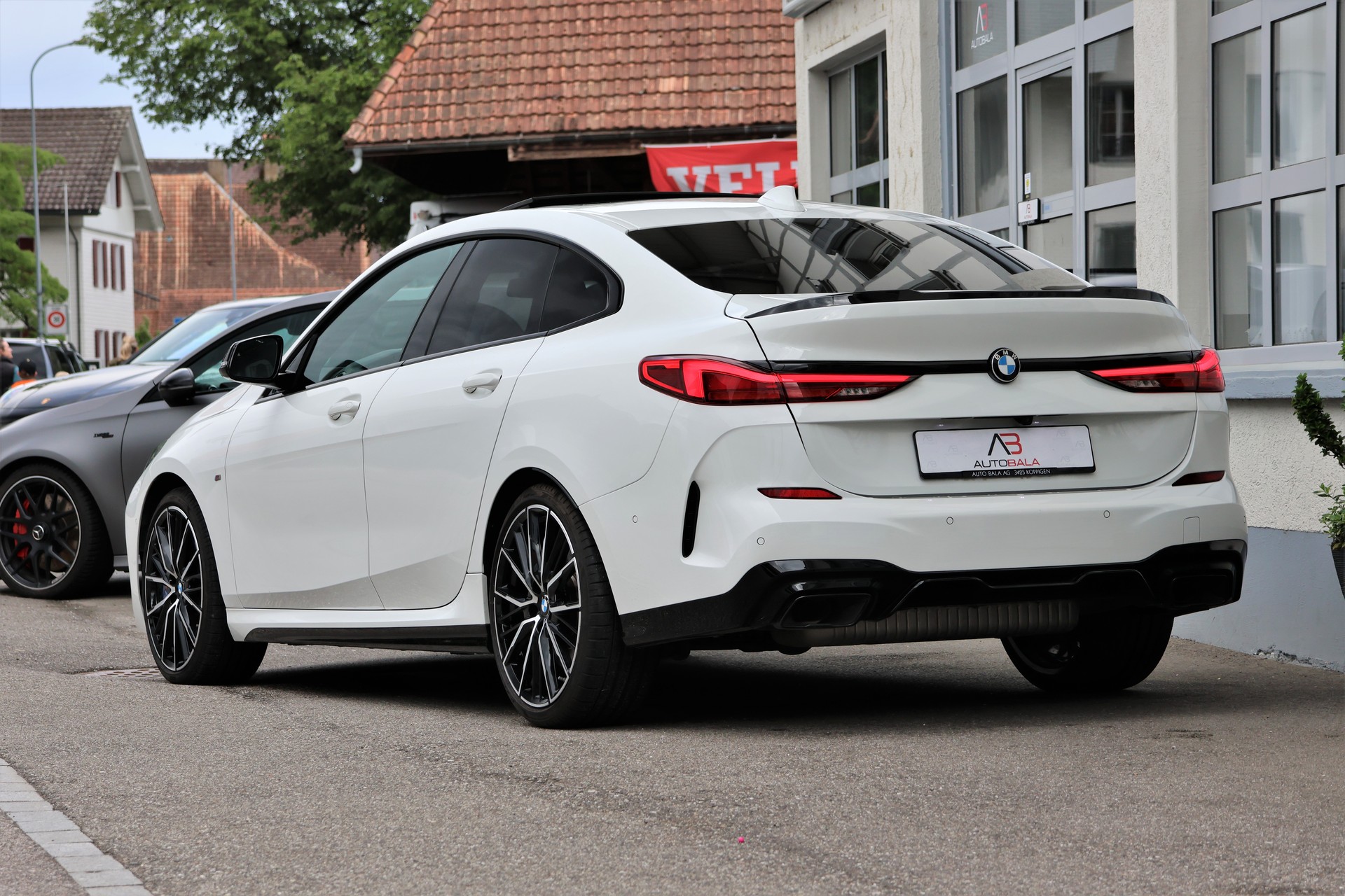 BMW M235i Gran Coupé xDrive Steptronic (CH)-showroom-element-2
