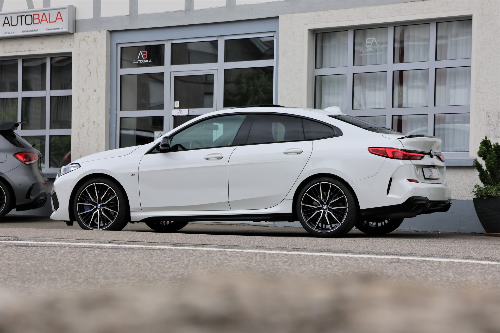 BMW M235i Gran Coupé xDrive Steptronic (CH)-showroom-element-3