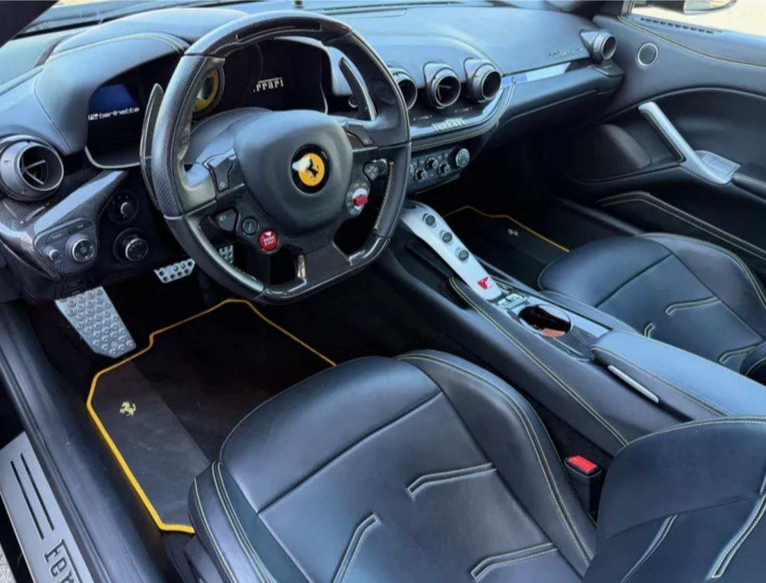 FERRARI F12 Berlinetta-showroom-element-2
