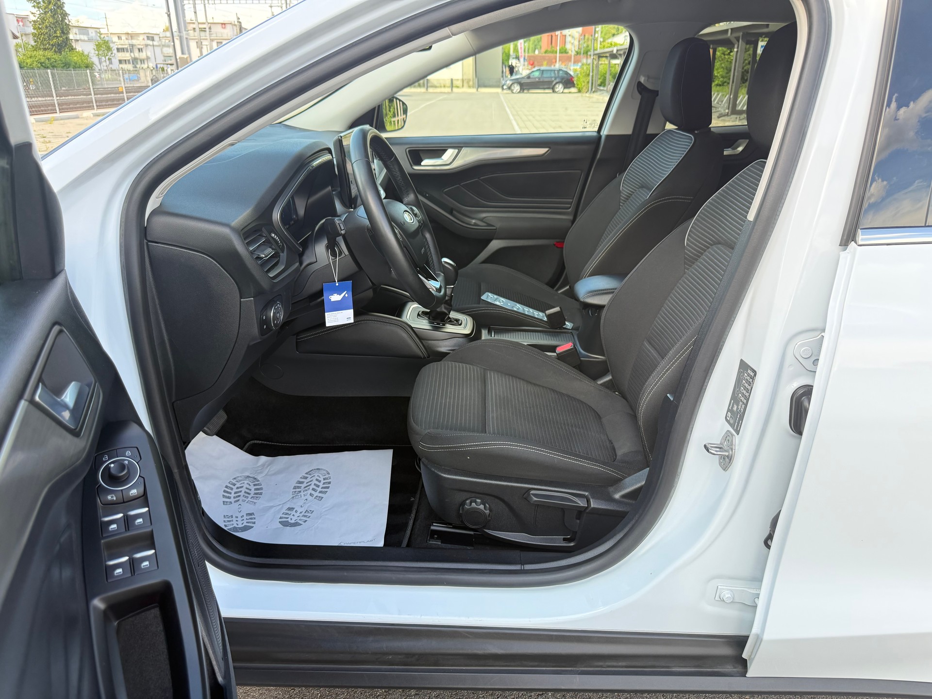 FORD Focus 1.0 MHEV Titanium X Automat-image-11