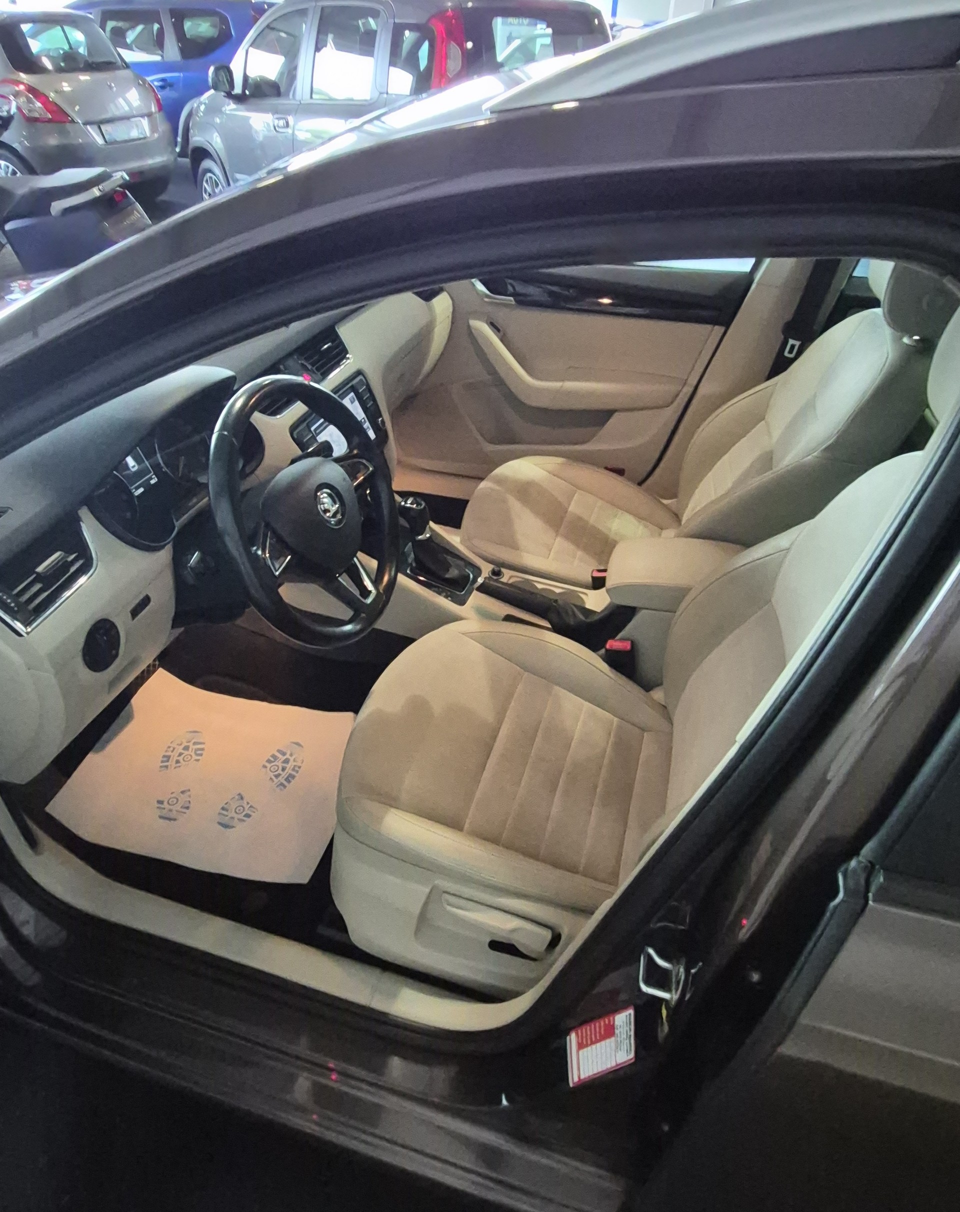 SKODA Octavia Combi 1.8 TSI Elegance DSG-image-6