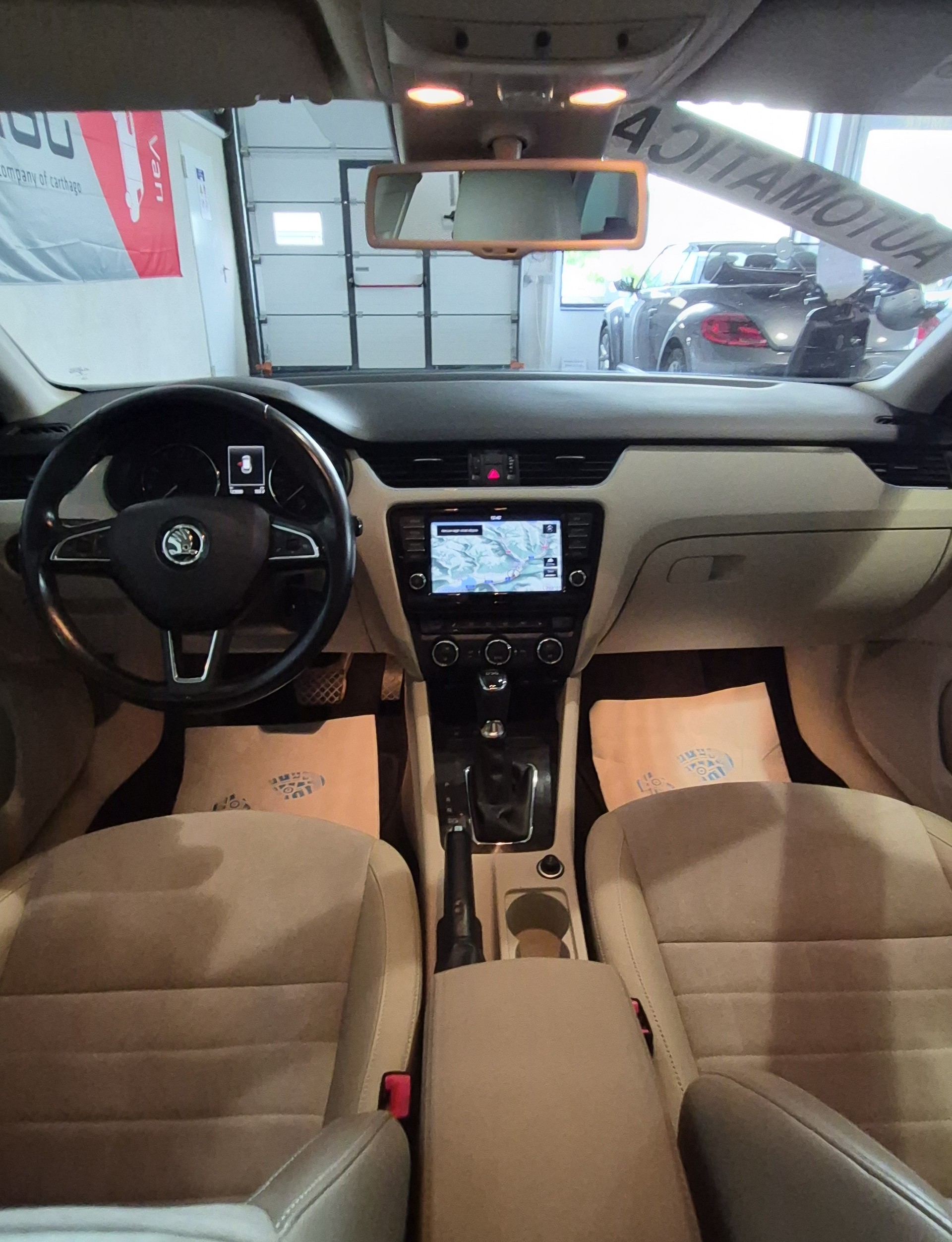 SKODA Octavia Combi 1.8 TSI Elegance DSG-image-5