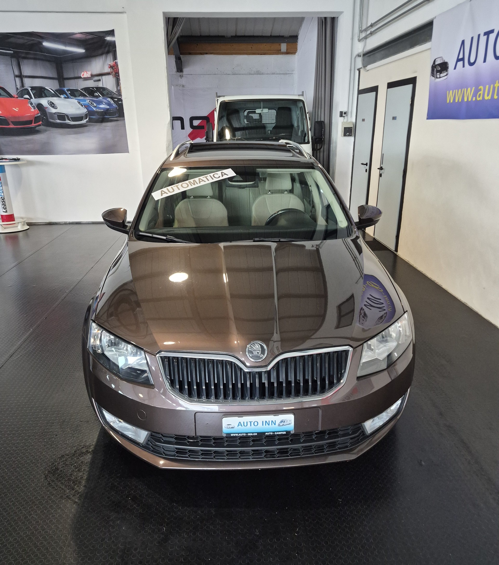 SKODA Octavia Combi 1.8 TSI Elegance DSG-image-1