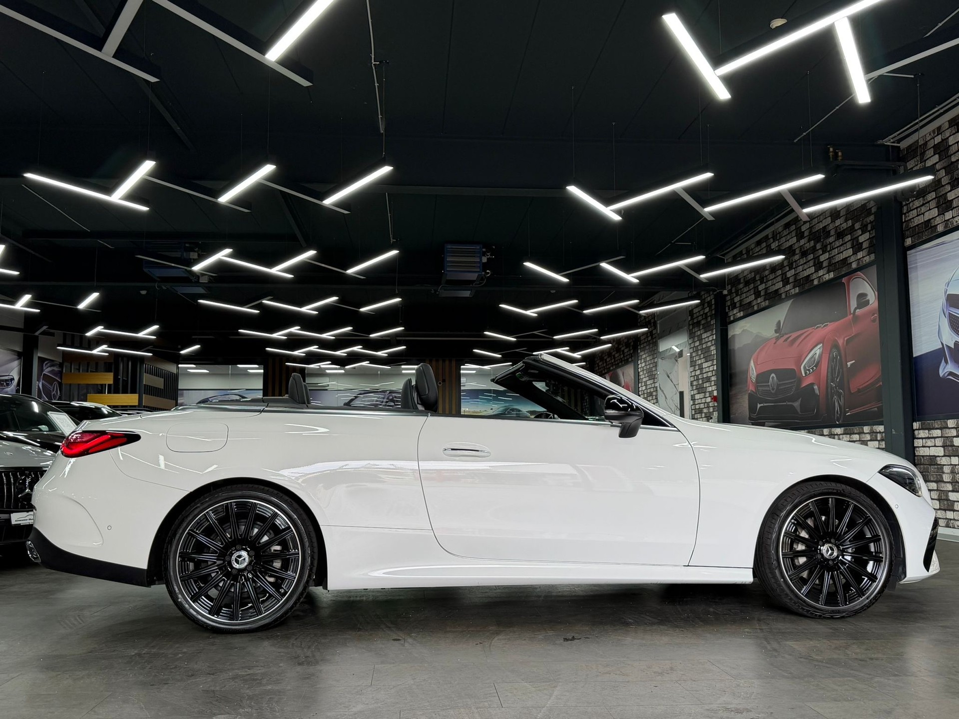 MERCEDES-BENZ CLE 180 AMG Line Cabrio | MBUX | Burmester® Soundsystem | 9G-TRONIC | Top Ausstattung | Werksgarantie-showroom-element-3