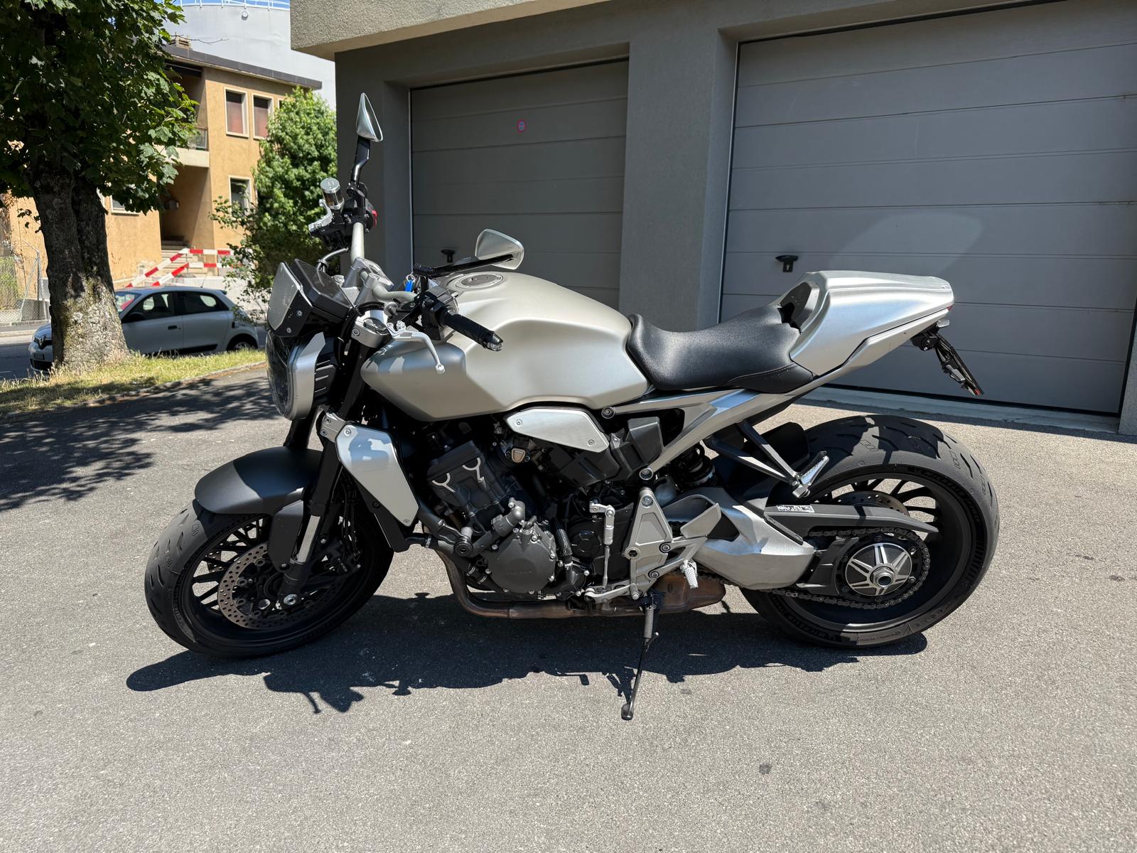 HONDA CB 1000 R Silver Edition-image-2