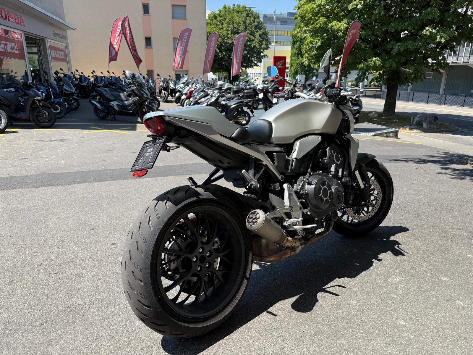 HONDA CB 1000 R Silver Edition-image-5