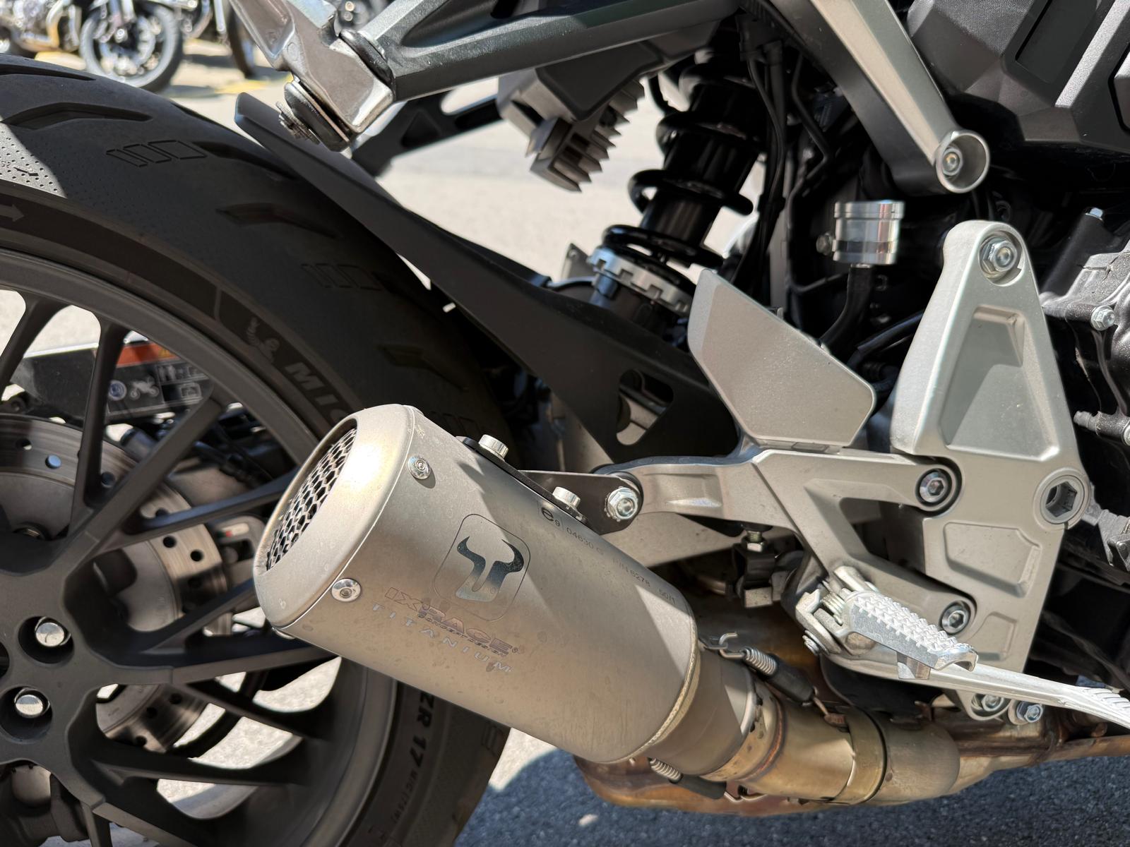 HONDA CB 1000 R Silver Edition-image-12