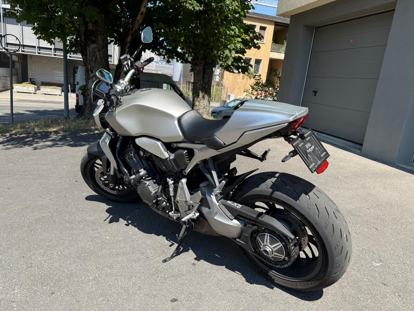 HONDA CB 1000 R Silver Edition-image-4
