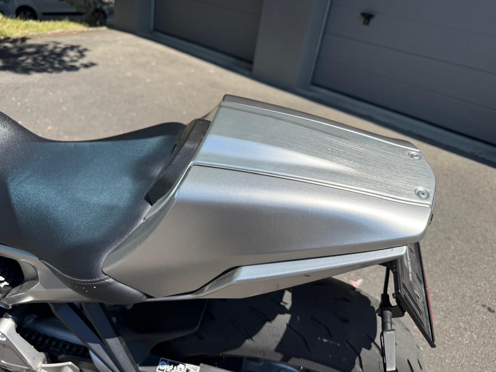HONDA CB 1000 R Silver Edition-image-11