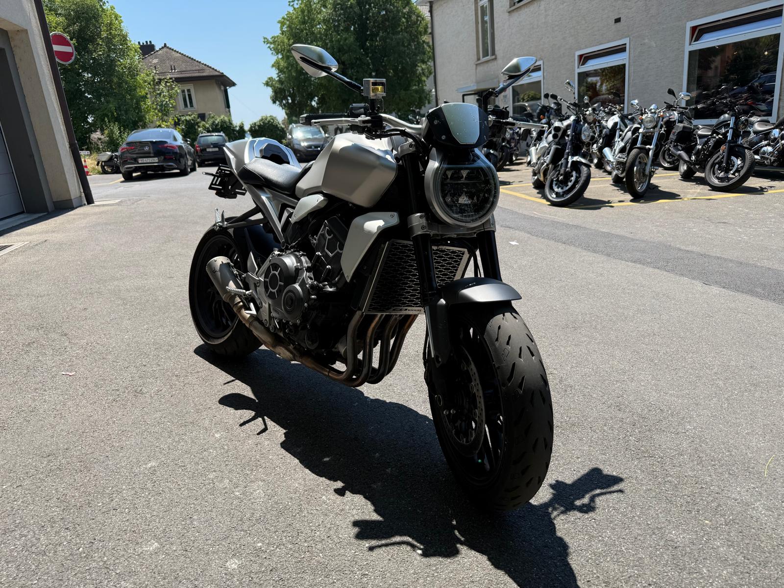 HONDA CB 1000 R Silver Edition-image-1