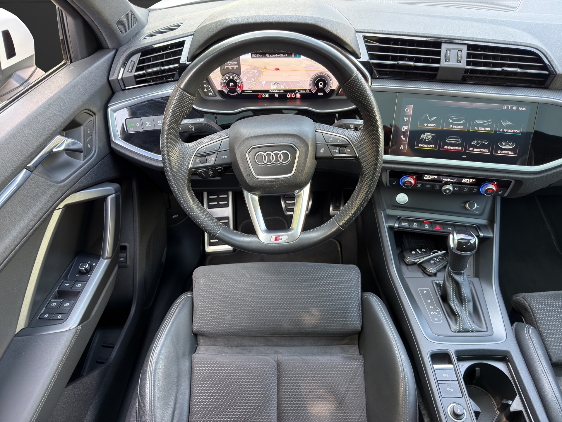 AUDI Q3 Sportback 45 TFSI S line quattro S-tronic Pano/AHK-image-9