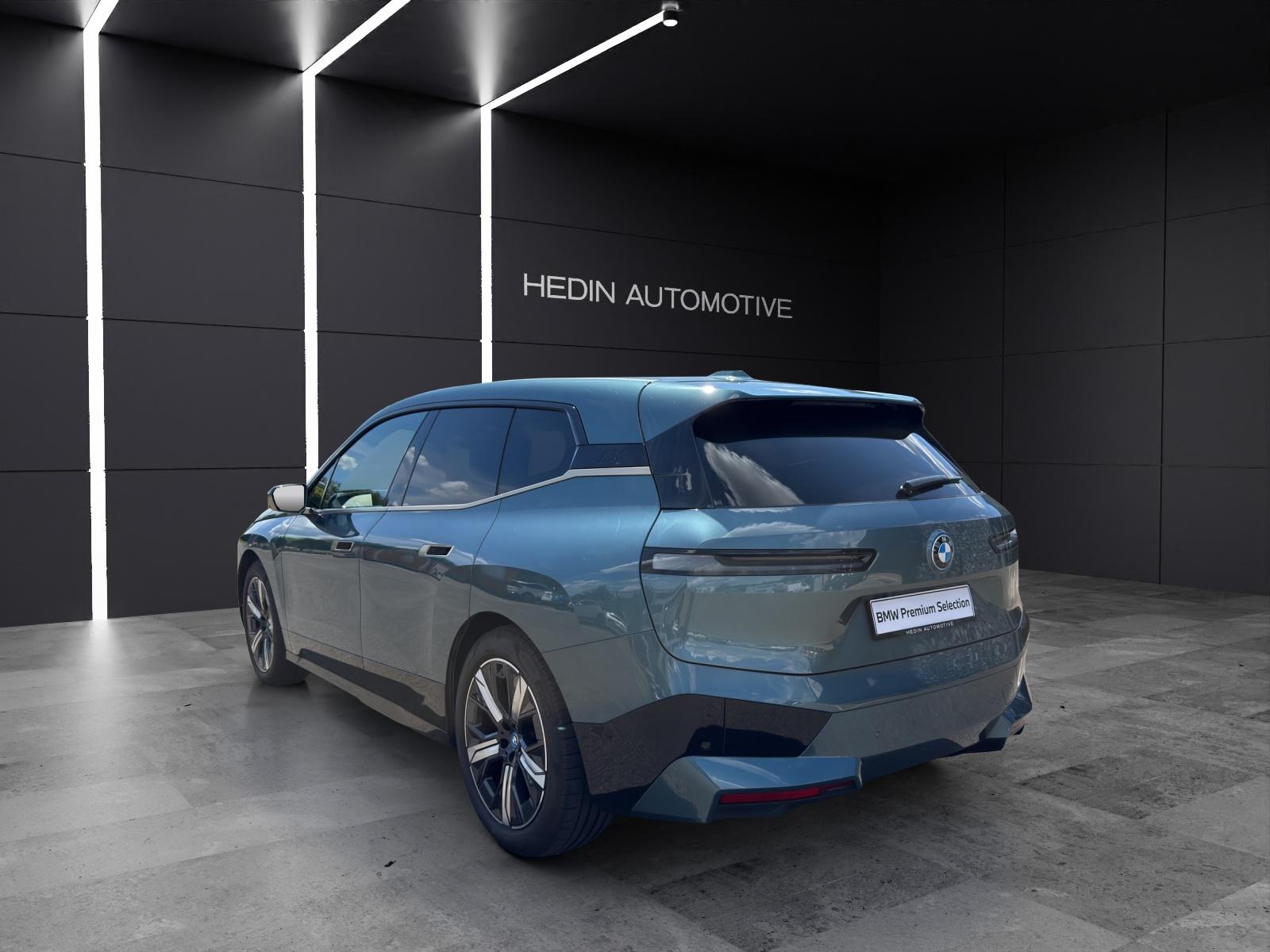 BMW iX xDrive40-showroom-element-1