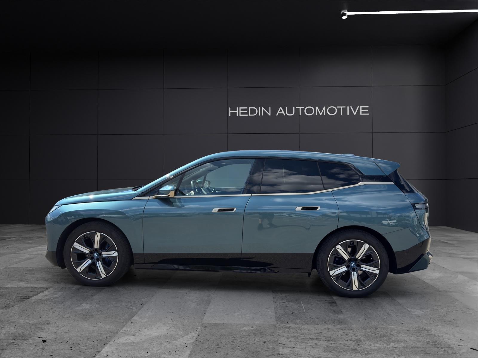BMW iX xDrive40-showroom-element-3