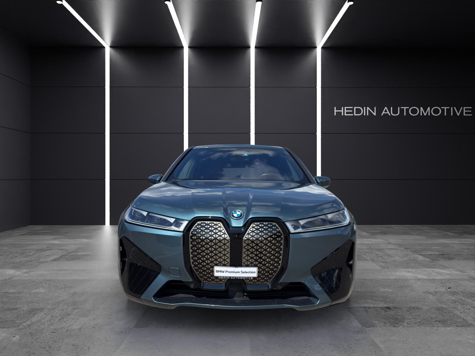 BMW iX xDrive40-showroom-element-2