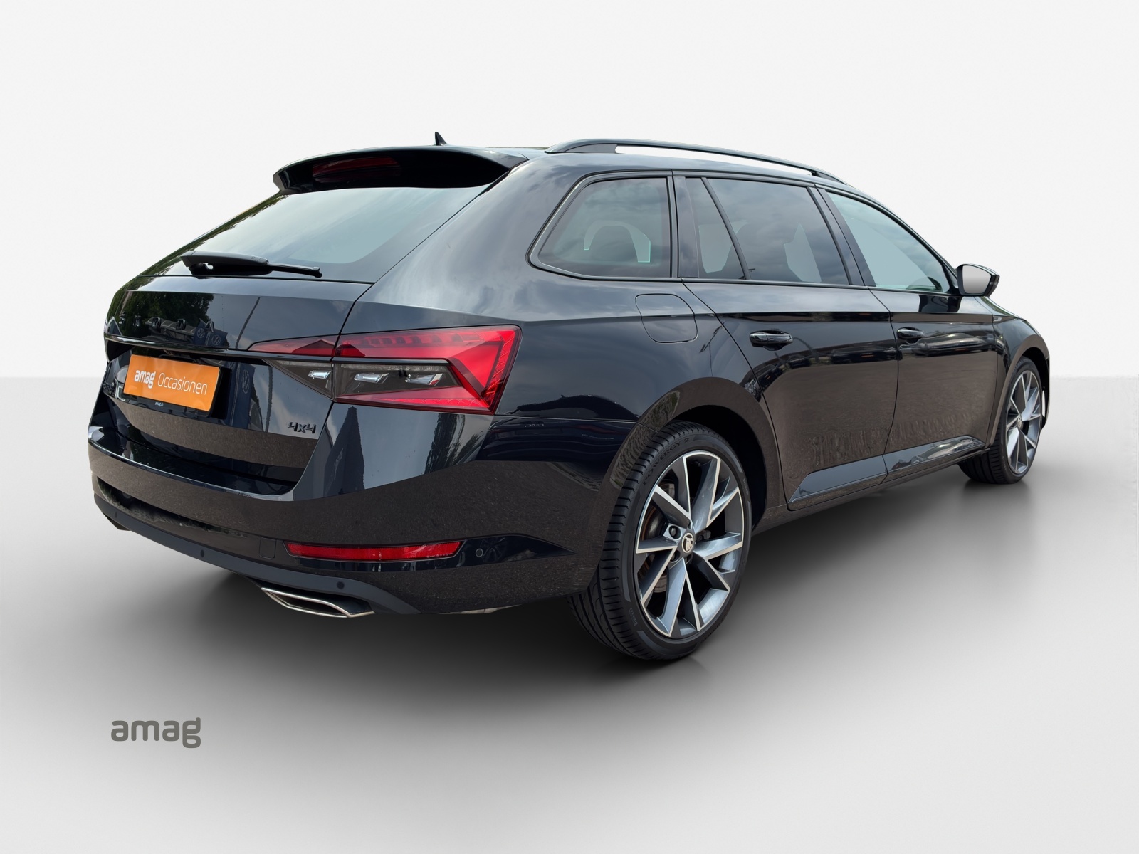 SKODA Superb Combi 2.0 TSI SportLine 4x4 DSG-image-4
