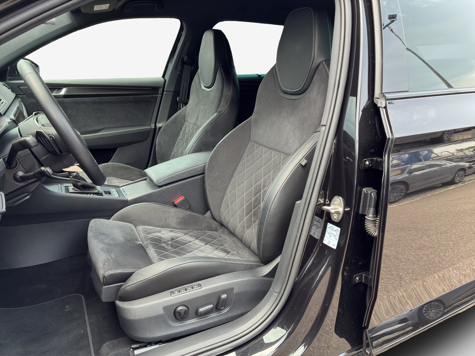 SKODA Superb Combi 2.0 TSI SportLine 4x4 DSG-image-7
