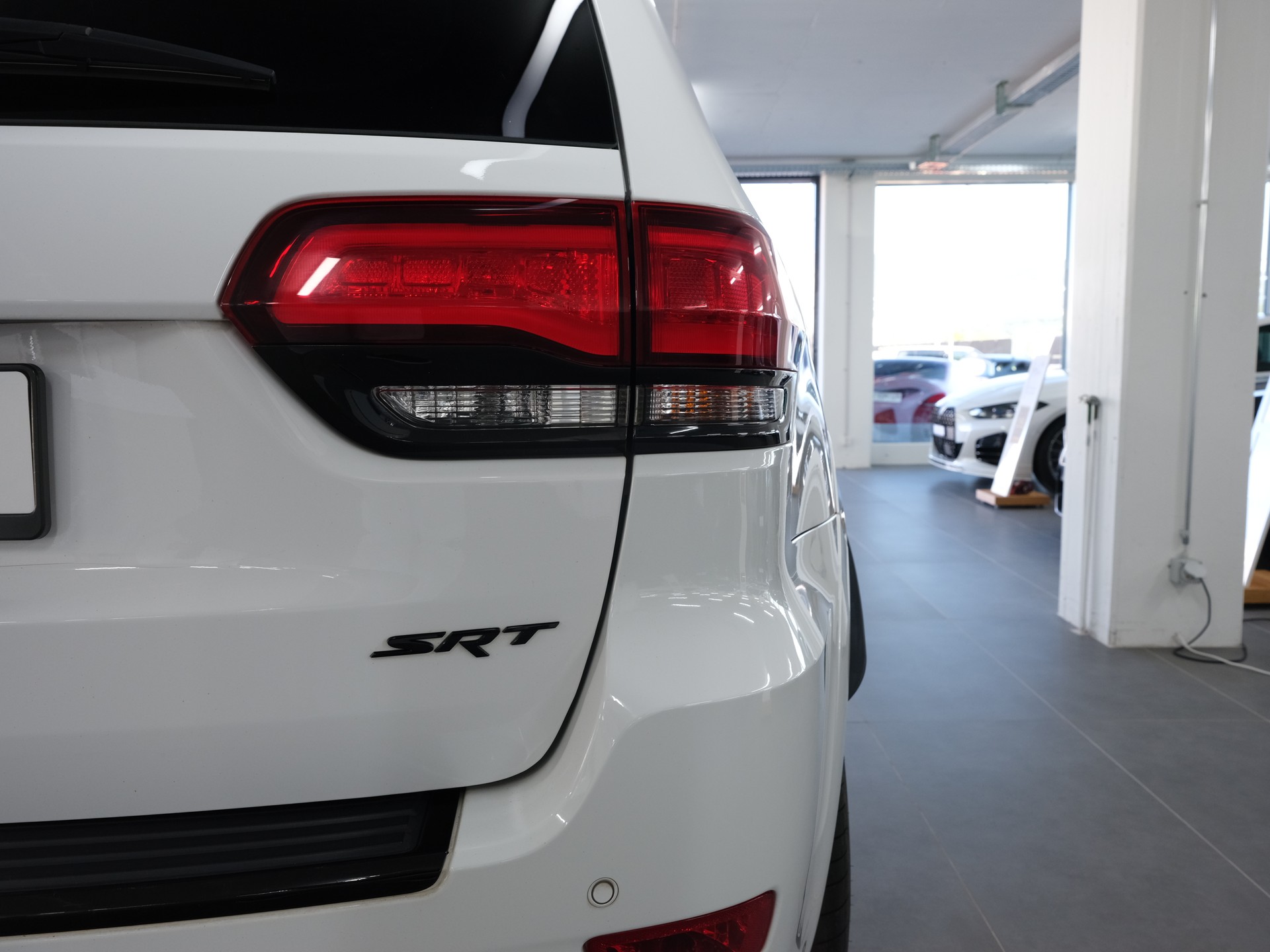 JEEP Grand Cherokee 6.4 V8 HEMI SRT8 Automatic *Sportabgassanlage* *Head up Display* *Carplay*-image-9