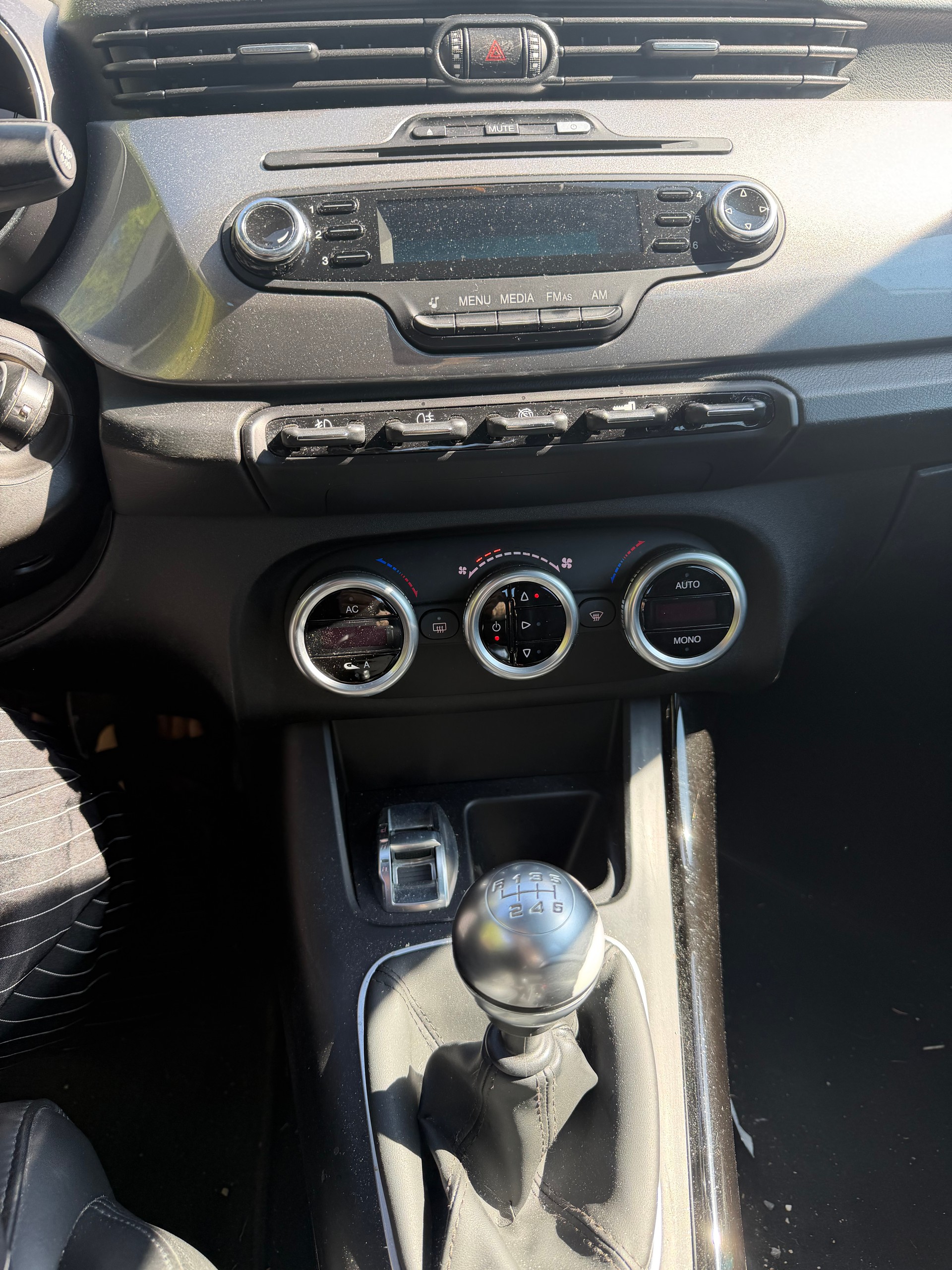 ALFA ROMEO Giulietta 2.0 JTDM Distinctive-image-5